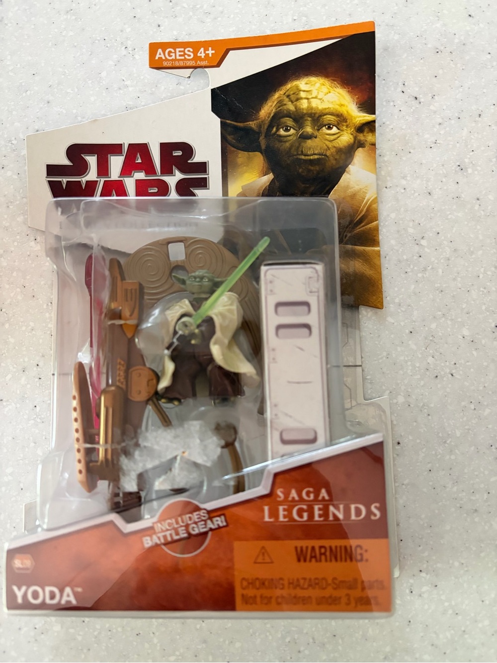 NEW Star Wars 2009 Saga Legends Yoda Action Figure SL No 9 w. Green Lightsaber